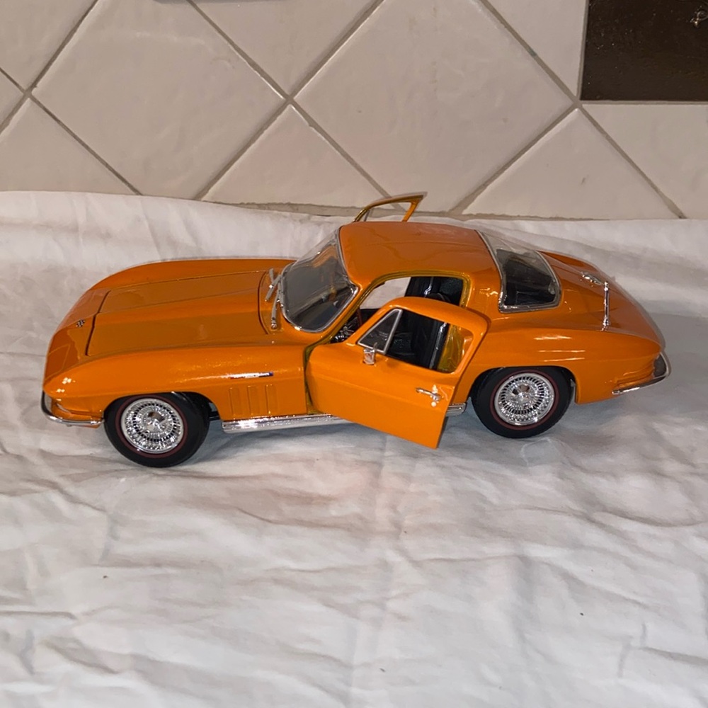RARE like new orange 1965 Chevrolet Corvette maisto